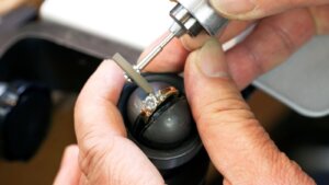 How Does CNC Machining Compare to Traditional Jewelry Making Methods