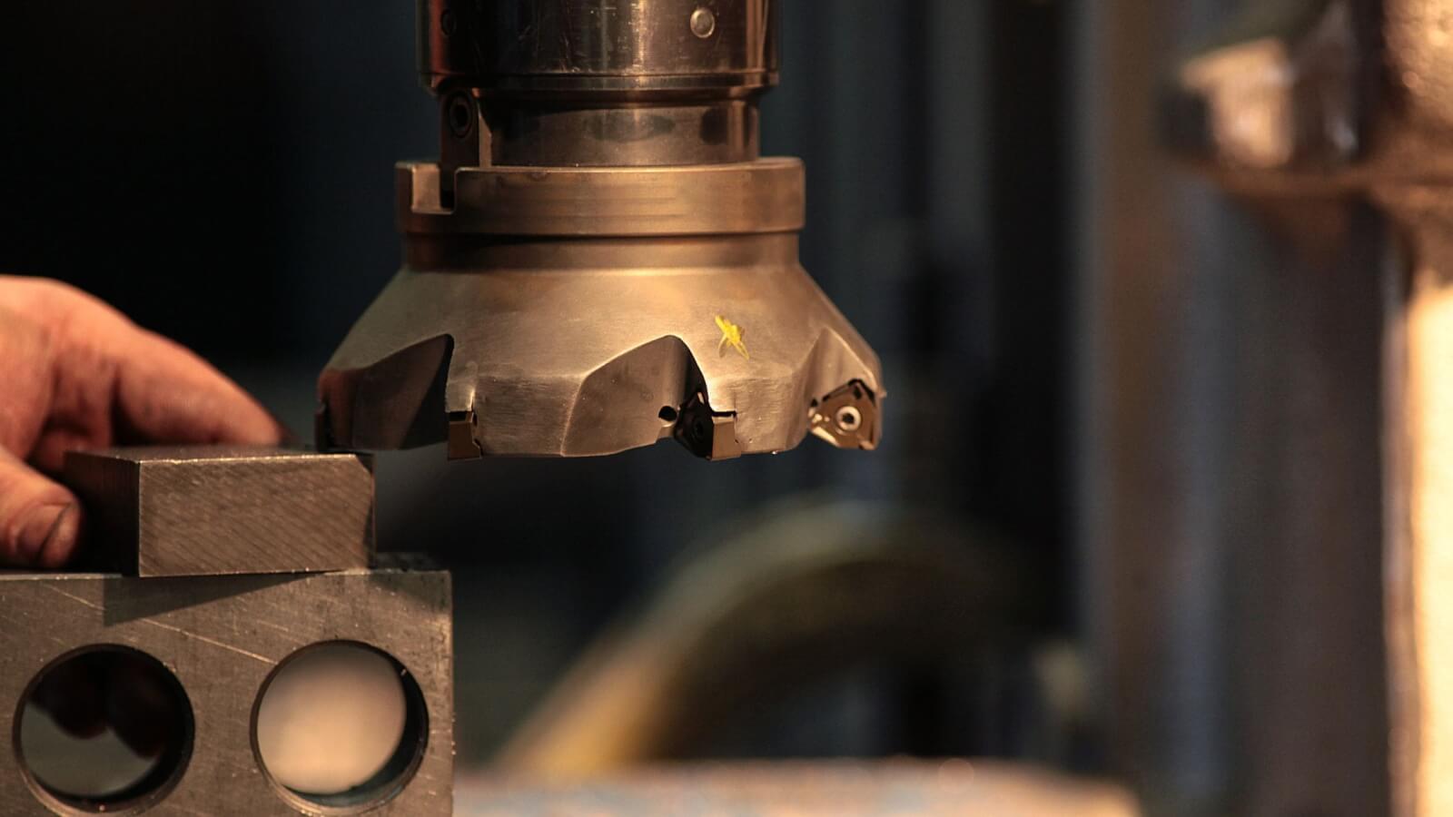 How Does the Plain Milling Process Work?
