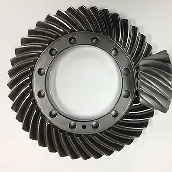 Hypoid ring and pinion set with an offset pinion axis