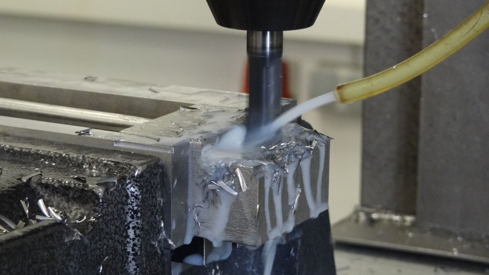 What are Key Characteristics of Profile Milling