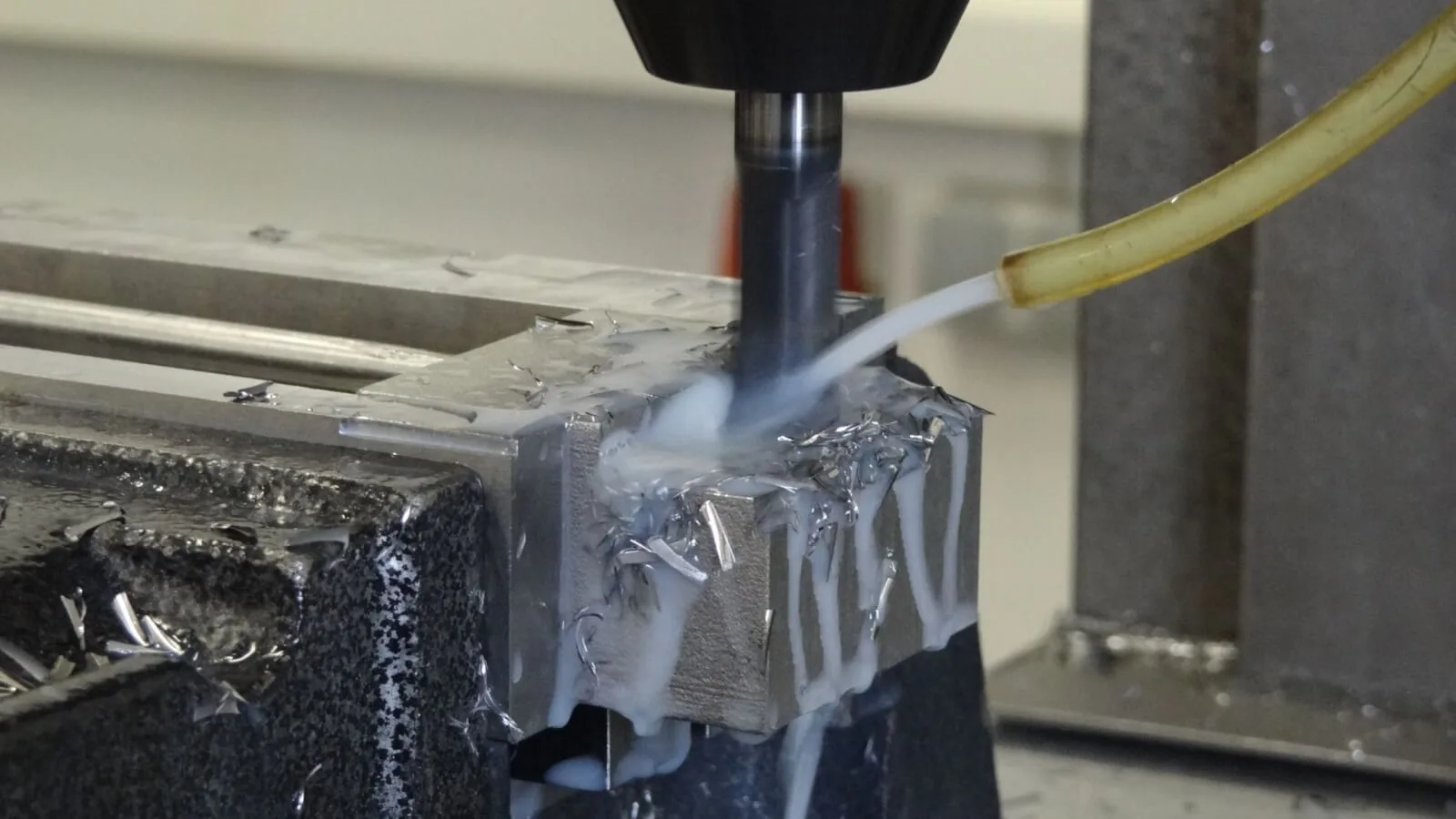 What are Key Characteristics of Profile Milling